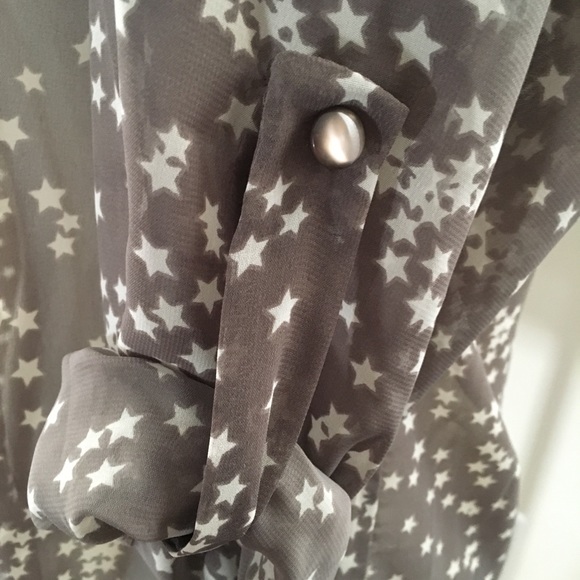 Francesca's Starry Print Blouse - Picture 7 of 7